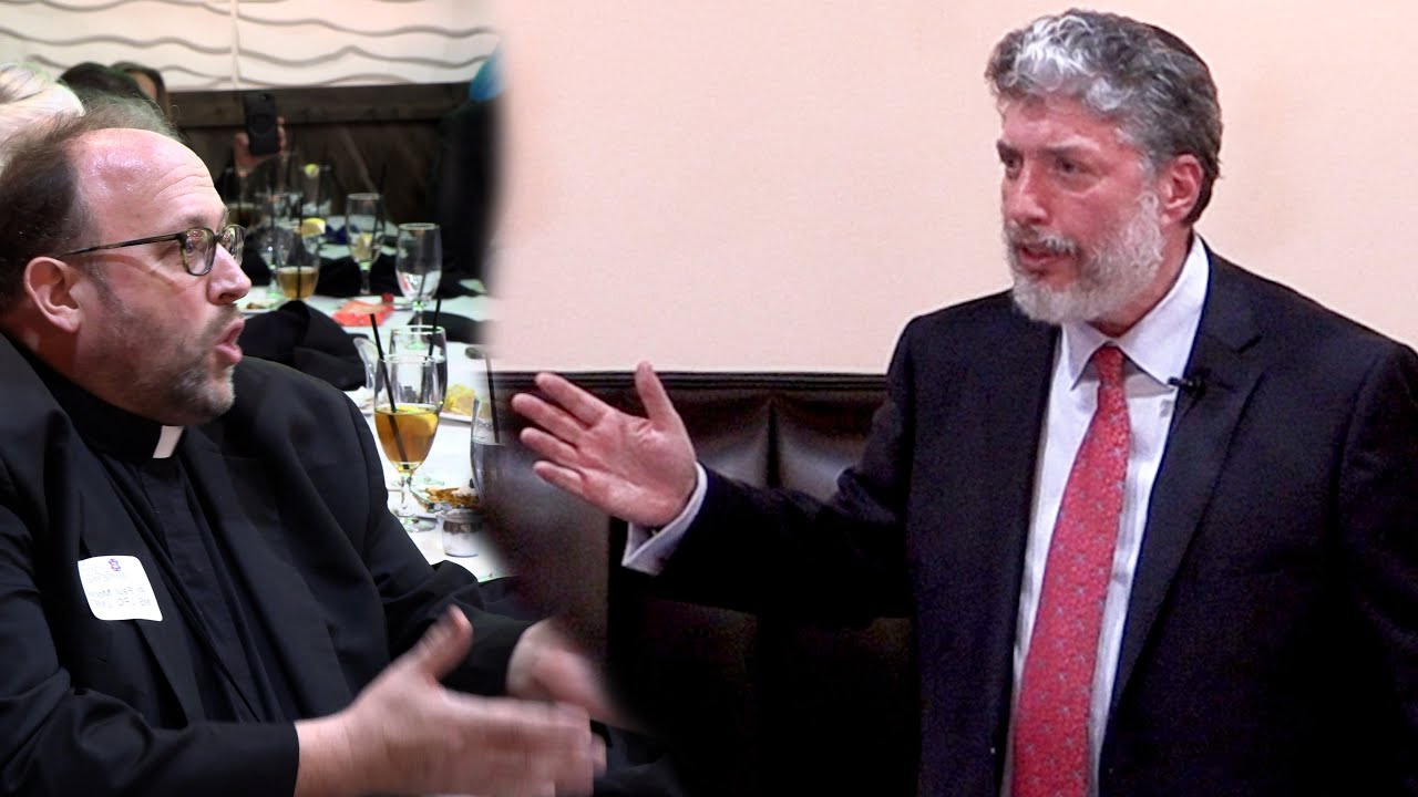 Tanrı, Bedene mi Büründü? Rahip, Rabbi Tovia Singer’a Mesih’in İlahiliği Konusunda Soruyor